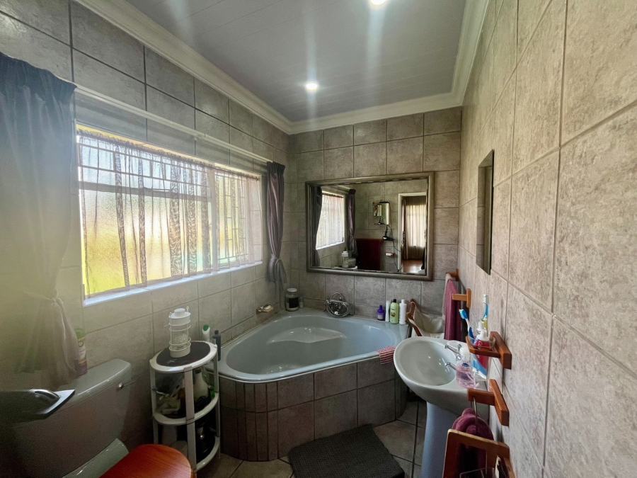 3 Bedroom Property for Sale in Flamwood North West